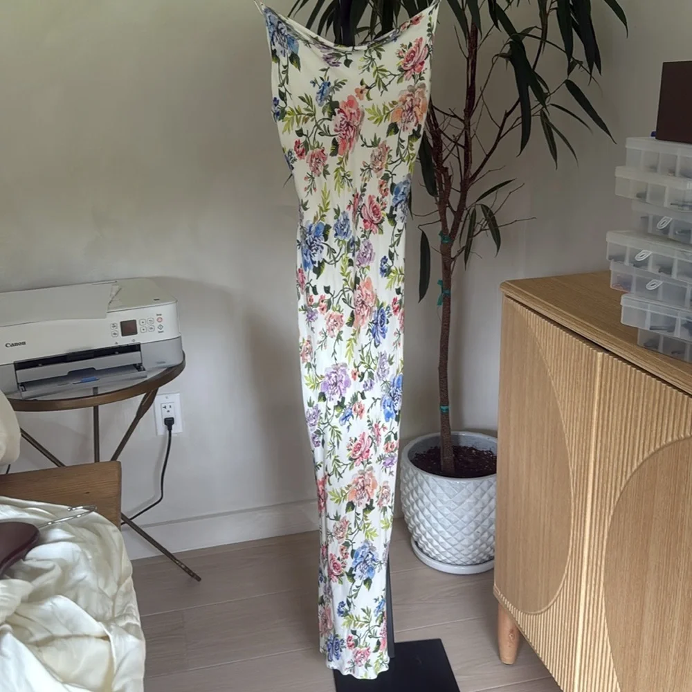 Alice and Olivia
Harmony Floral Maxi Slip Dress size 2 - Picture 4 of 9